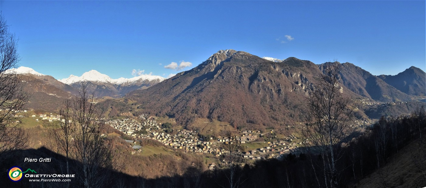 49 Vista panoramica su Serina , Alben a dx e Arera-Menna a sx.jpg